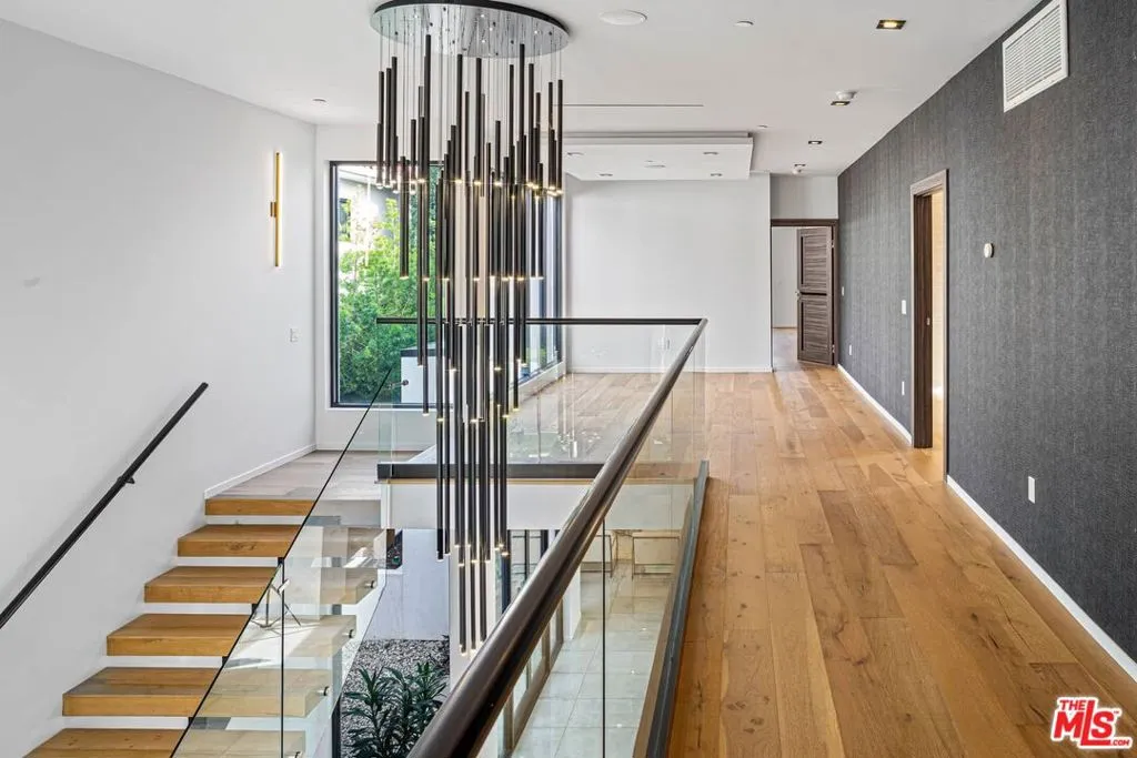 816 N Sycamore Avenue, Los Angeles, California 90038 home-pic-19